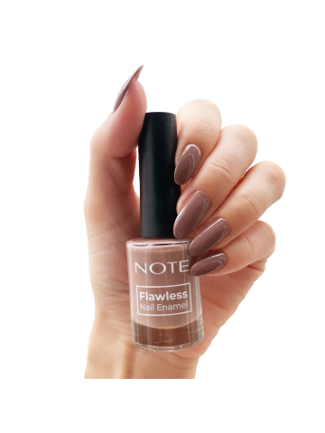 Lacuri de unghii impecabile, culori de la nude la intense