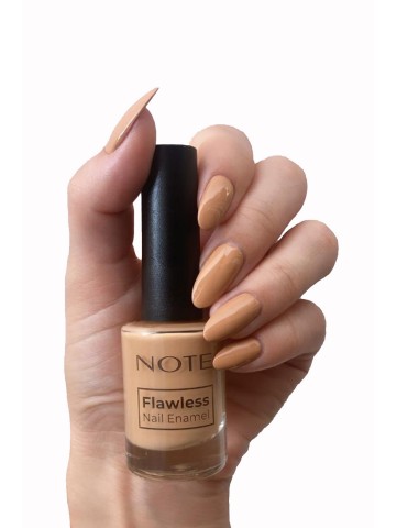 Lacuri de unghii impecabile, culori de la nude la intense