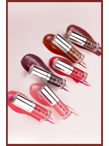 Note Lip Oil 30 Deep Berry adaugă buzelor o nuanță mov-afinată, hidratare intensă și strălucire naturală. Cu ulei de avocado, jo